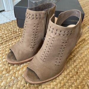 Franco Sarto Smoke Show Taupe/Tan Leather Peep Toe Suede Heels Size 8 1/2